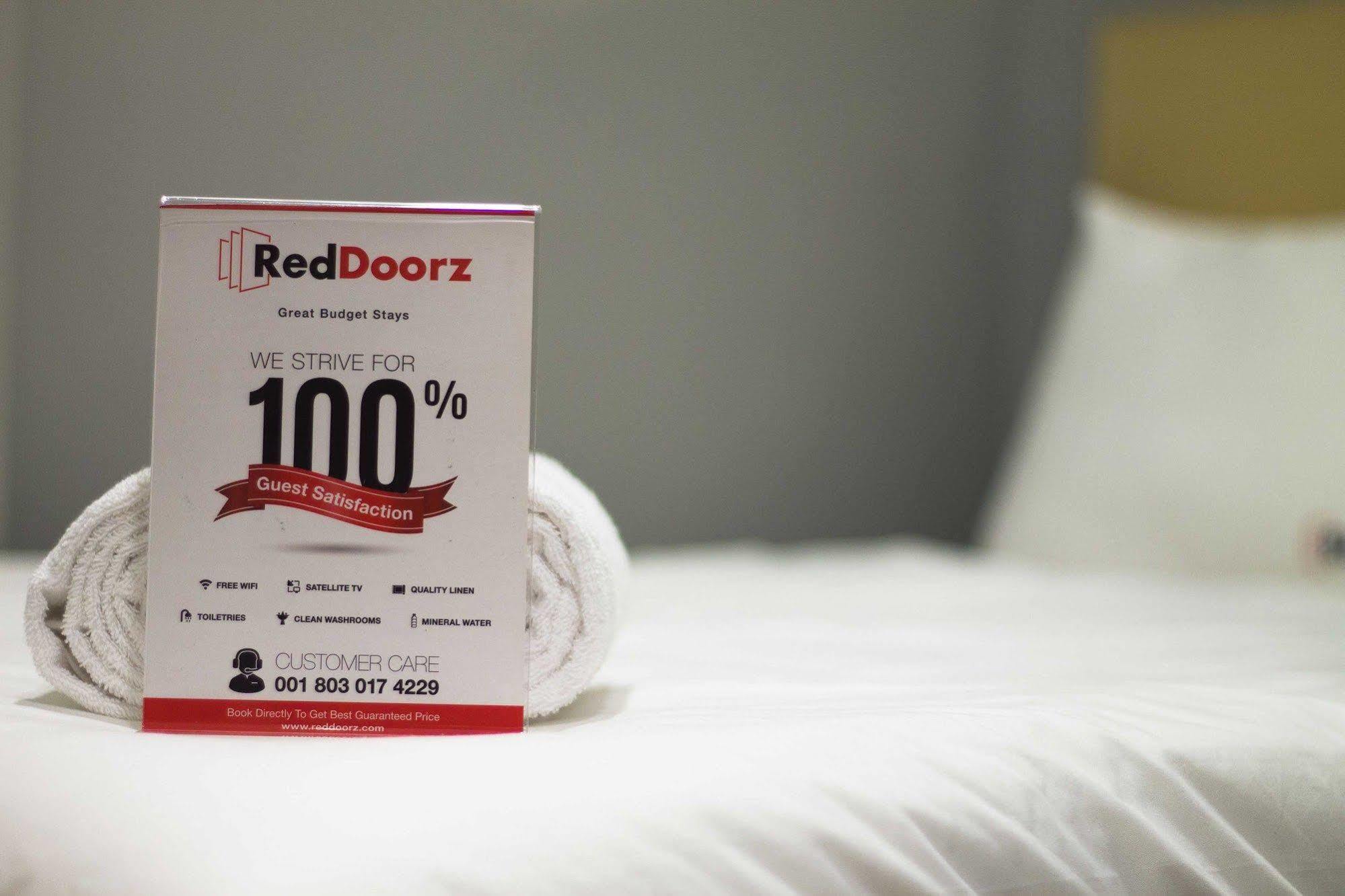 ホテル Reddoorz @ Pulomas ジャカルタ エクステリア 写真