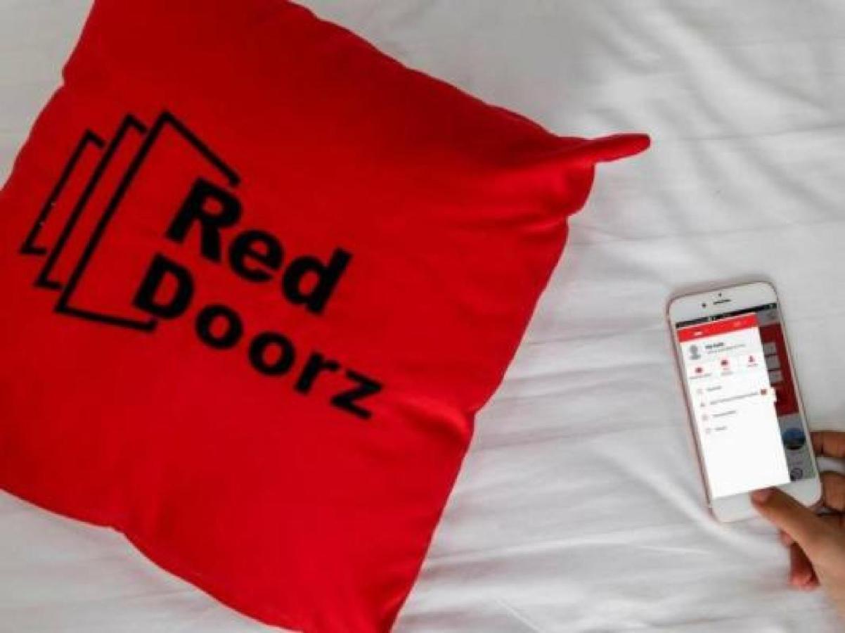 ホテル Reddoorz @ Pulomas ジャカルタ エクステリア 写真